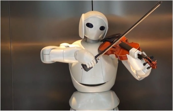 Робот-музыкант.