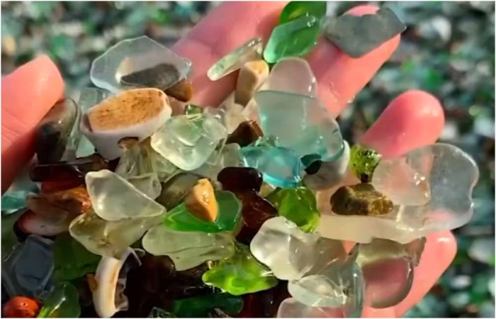 Одна из главных причин возможного исчезновения пляжа - туристы, которые...