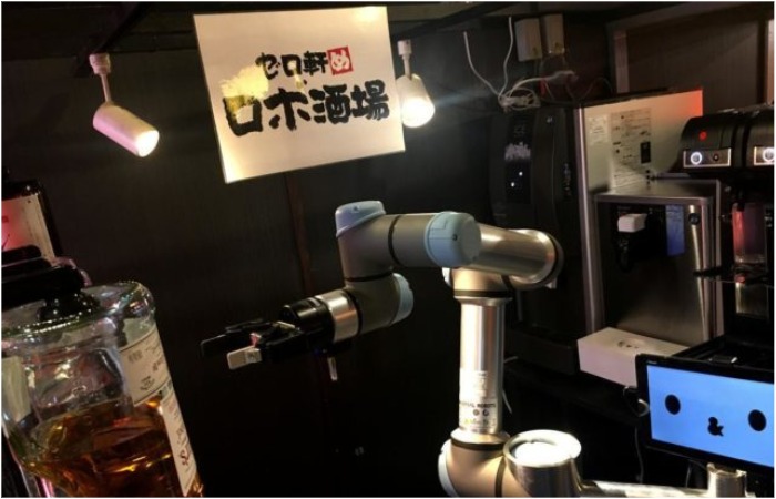 Молчаливый бармен.