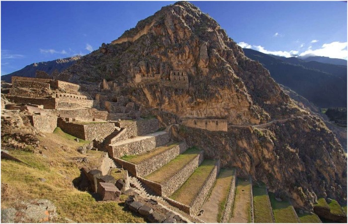 Живописный вид и город завораживают.