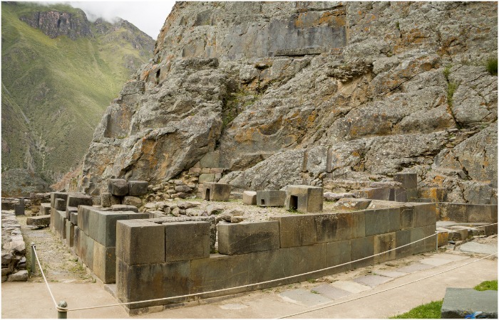 Некоторые участки огорожены с целью сохранения архитектуры.