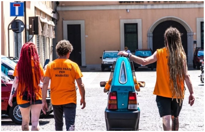 Узкую машину не все приняли тепло.