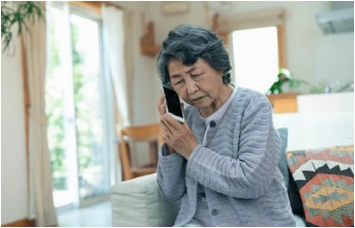 Главная героиня этой истории - пожилая японка, доверившая свой кошелек не тому человеку. Главная героиня этой истории - пожилая японка, доверившая свой кошелек не тому человеку.