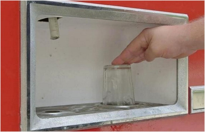 Так выглядела обработка стаканов водой.