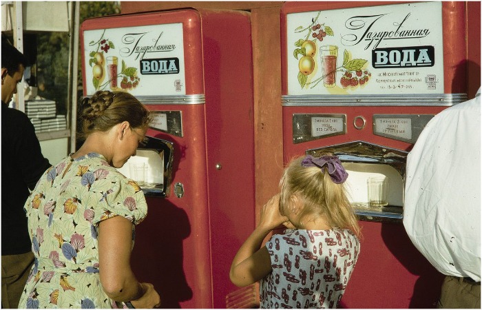 Газировку из автоматов любили взрослые и дети.