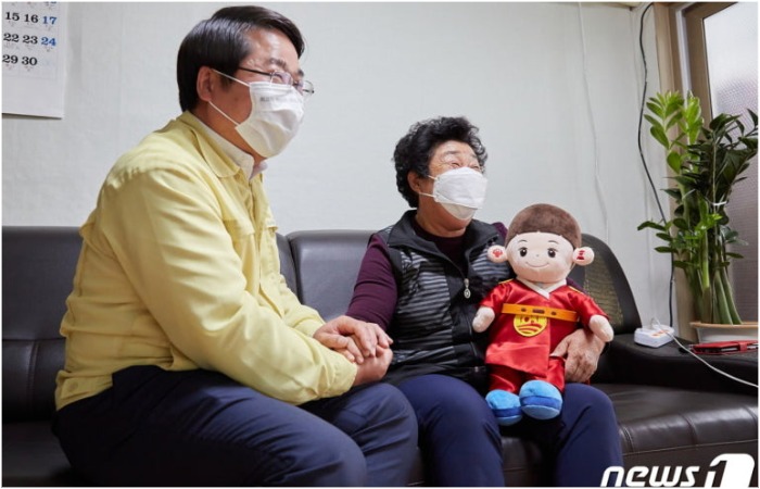 Каждый пожилой, получивший «Хёдоль», не только обретает плюшевого друга, но и не забывает заботиться о своём здоровье.