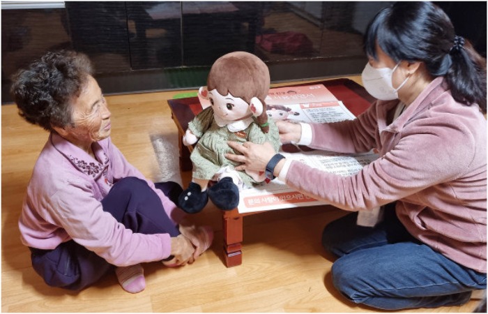 Кукла способна не только отслеживать состояние здоровья, но и поддерживать полноценный диалог.