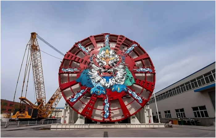 Внешний вид «Шаньхэ» выглядит так, с нарисованным драконом. Внешний вид «Шаньхэ» выглядит так, с нарисованным драконом.