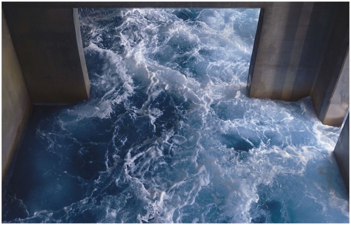 Район - это полуостров, который держится на бетонных цилиндрах. Район - это полуостров, который держится на бетонных цилиндрах.