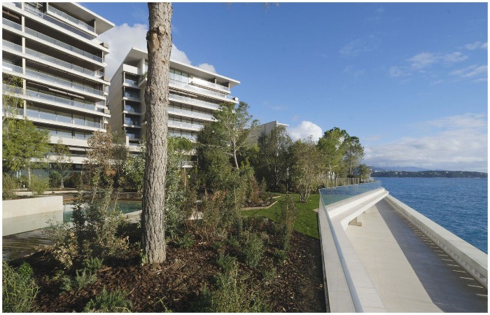 Маретерра сочетает в себе не только высокотехнологичные постройки, но и целую экосистему из различных растений. Маретерра сочетает в себе не только высокотехнологичные постройки, но и целую экосистему из различных растений.