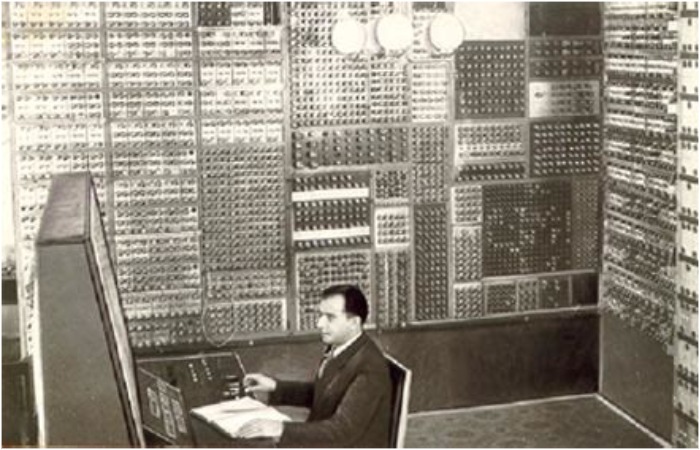 Одна из первых в СССР и континентальной Европе электронно-вычислительных машин.