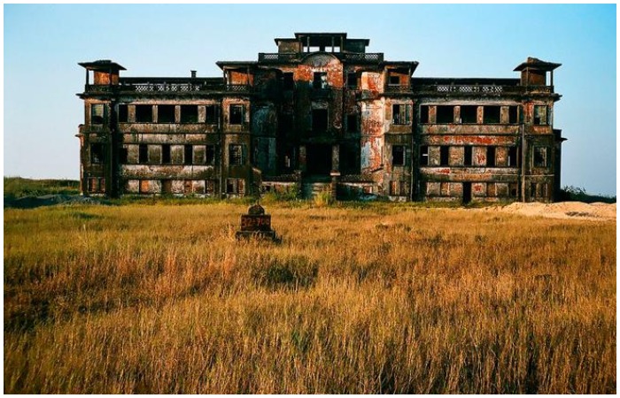 Курорт после пожара.