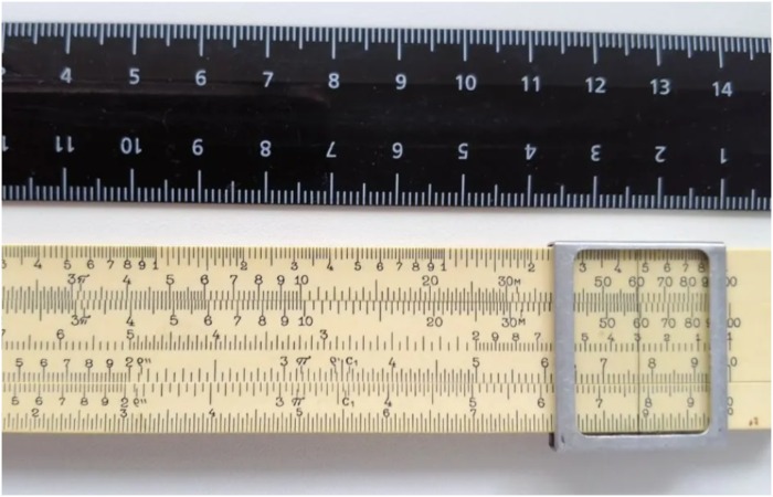 Сравнение логарифмической линейки с обычной.