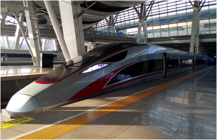 Китай заслуженно занял и второе место с их CR400. 