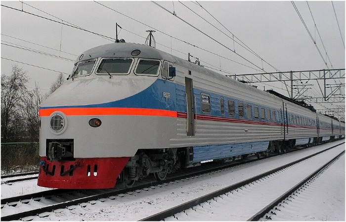 Электропоезд ЭР200 развивал скорость до 210 км/ч.