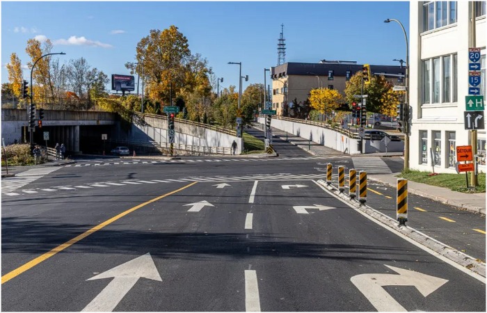 Главное правило: жёлтый цвет чаще всего можно встретить рядом с гидрантами, чтобы автомобилисты знали, что нельзя их загораживать. Главное правило: жёлтый цвет чаще всего можно встретить рядом с гидрантами, чтобы автомобилисты знали, что нельзя их загораживать.
