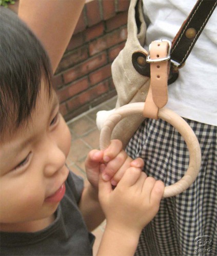 Деревянное кольцо от rinao design, которое отучит детей теряться
