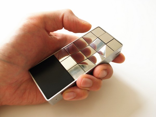 Tactile Mobile Phone – мобильный телефон для слепых людей