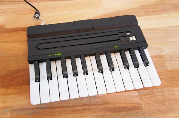 C.24 – iPad-пианино на две октавы