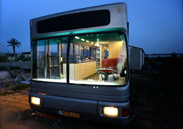 Городской автобус: шикарная версия дома на колесах