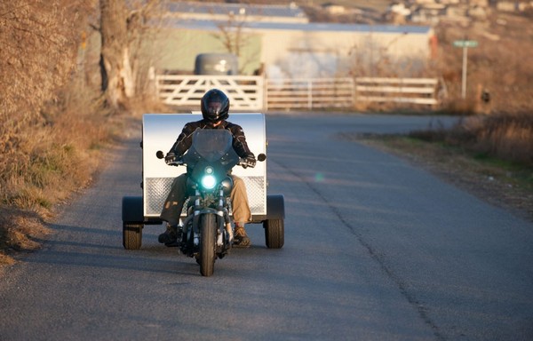 Moby1 C2 Trailer – дом на колесах для мотоциклистов