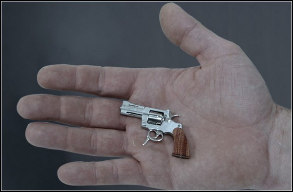Самый маленький револьвер в мире