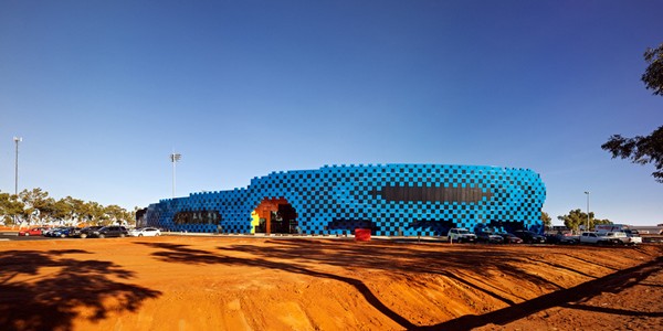 Wanangkura Stadium: пиксельный стадион в Австралийской пустыне