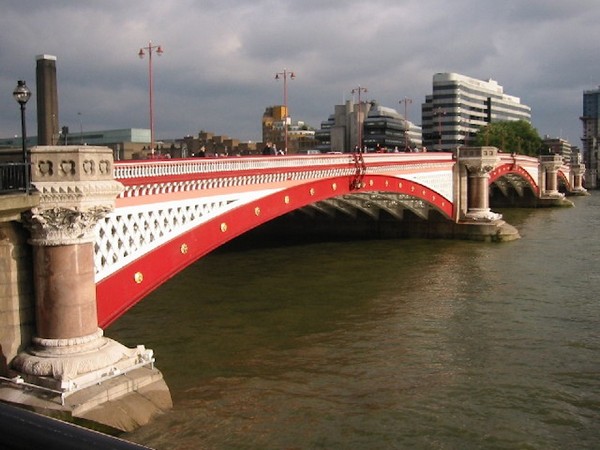 Лондонский Blackfriars Bridge – самый длинный в мире солнечный мост