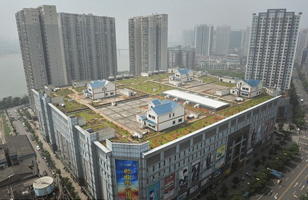 Частные коттеджи на крыше торгового центра в Чжучжоу