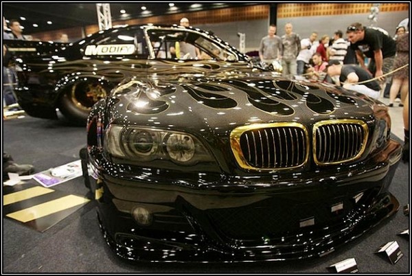 Золотой BMW