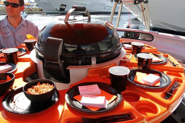 BBQ Donut – лодка для пикника