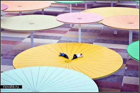 Разноцветные зонтики – новый общественный центр в Кордобе