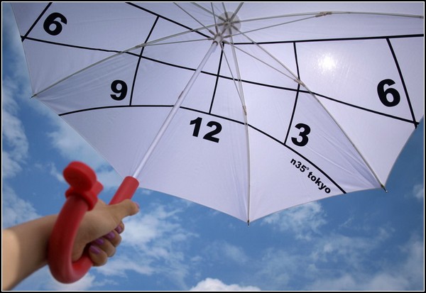 Солнечный зонтик с солнечными часами