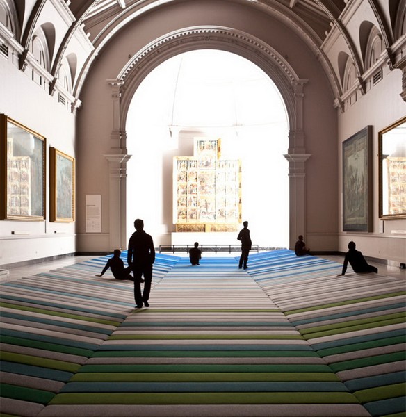 Инсталляция Textile Field в Музее Виктории и Альберта в Лондоне