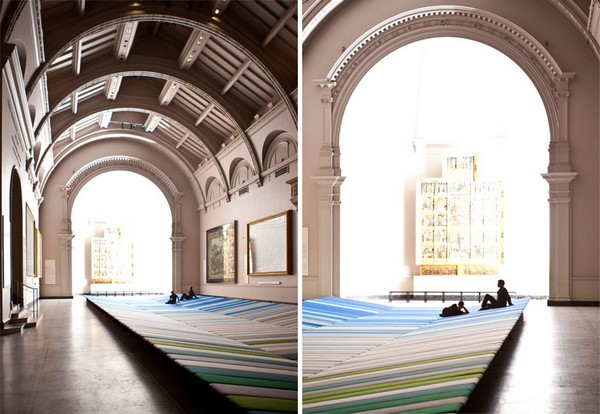 Инсталляция Textile Field в Музее Виктории и Альберта в Лондоне