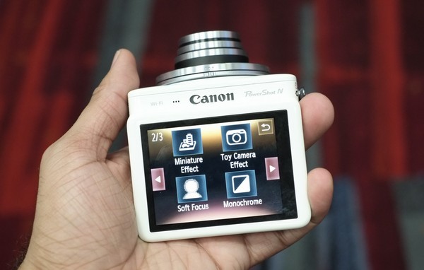 Canon PowerShot N – фотоаппарат с кнопкой от Facebook