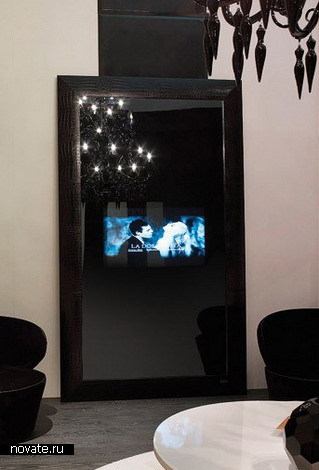 Зеркало с телевизором от Fendi