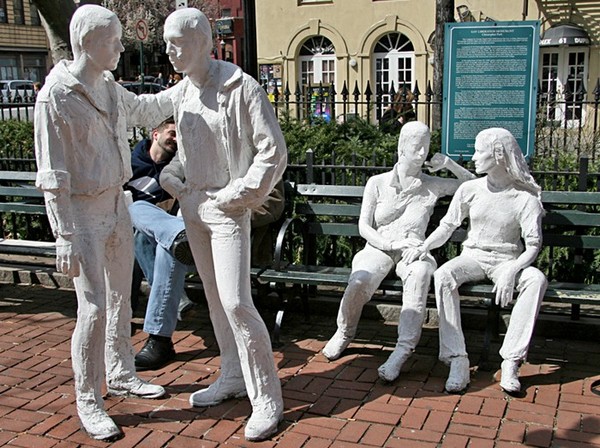 Памятник геям и лесбиянкам