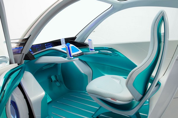 Honda Micro Commuter – практически игрушечный автомобиль, управляемый телефоном