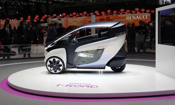 Toyota i-Road – маленький и мобильный электромобиль из скорого будущего