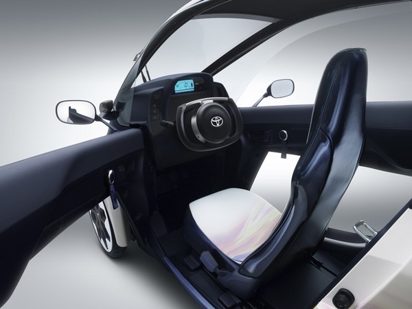 Toyota i-Road – маленький и мобильный электромобиль из скорого будущего