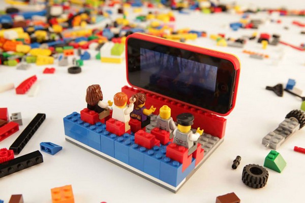 Чехол для iPhone 5 от LEGO и Belkin