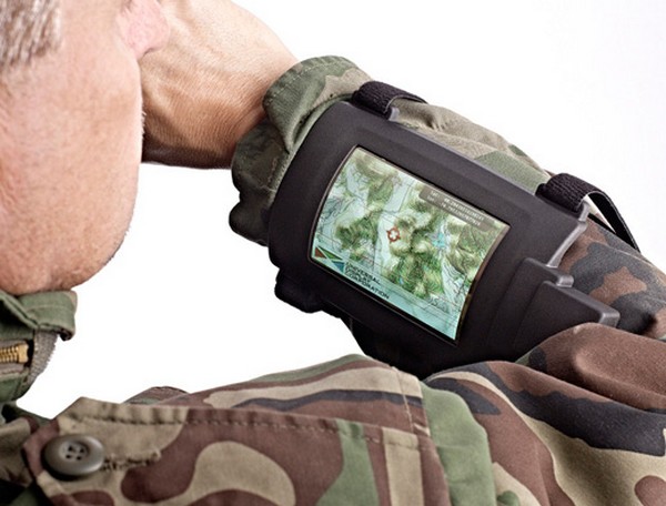 Wrist-Mounted Flexible Display – компьютер на руке солдата