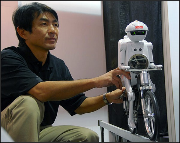 Murata – роботы-велосипедисты