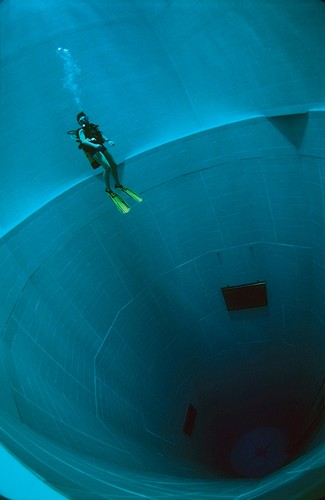 Nemo 33 — самый глубокий бассейн в мире