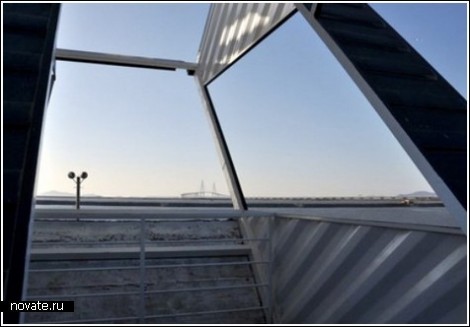 Площадка для наблюдений за солнцем, созданная из грузовых контейнеров