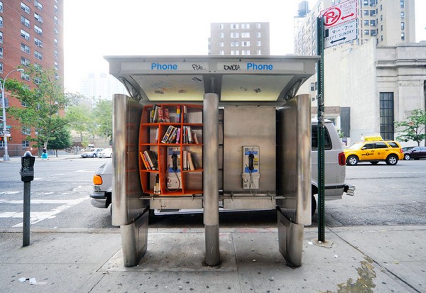 Телефонные будки превращаются в библиотеки