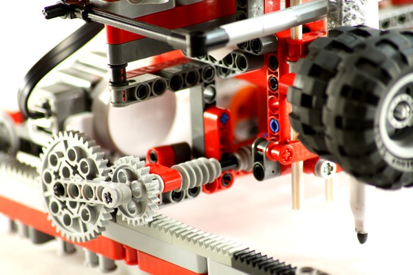 Принтер из LEGO от 14-летнего изобретателя