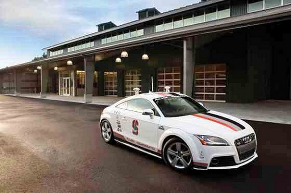 Гоночные заезды Audi TTS на автопилоте