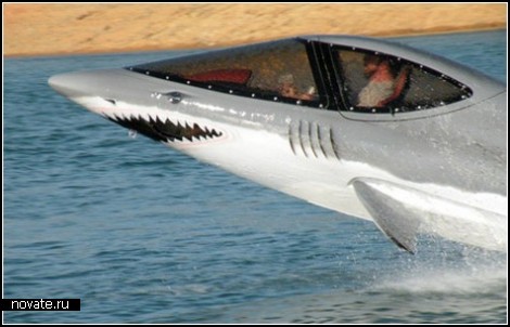 Лодка-акула для опасных мужчин
